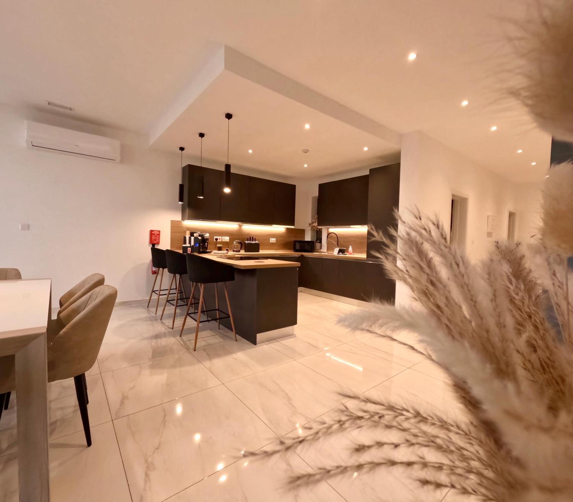 Modern Apartment In St Julian'S Malta, With Breathtaking Views Of Spinola Bay Saint Julian's Εξωτερικό φωτογραφία